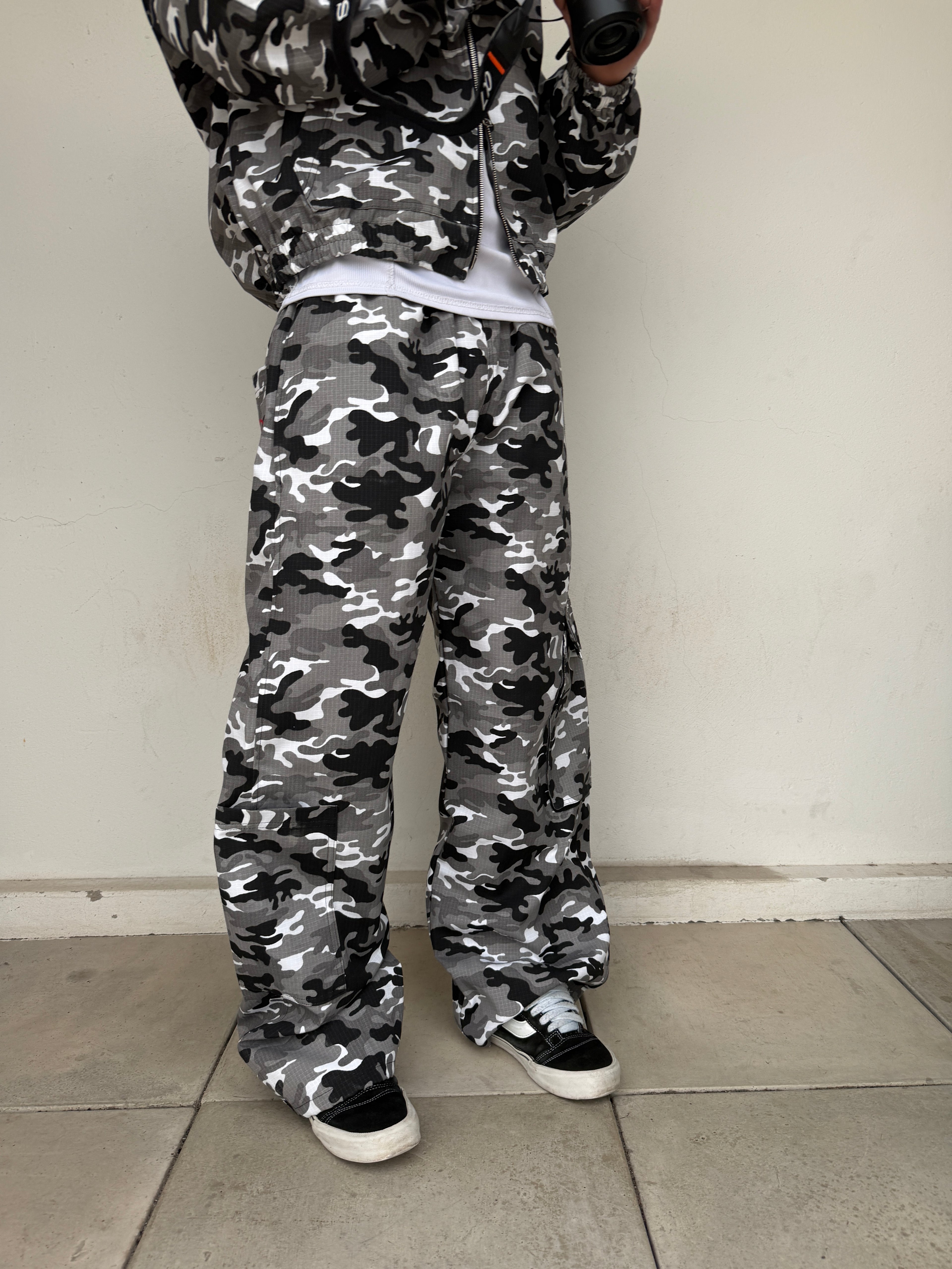 Pantalon Baggy Camuflado gris