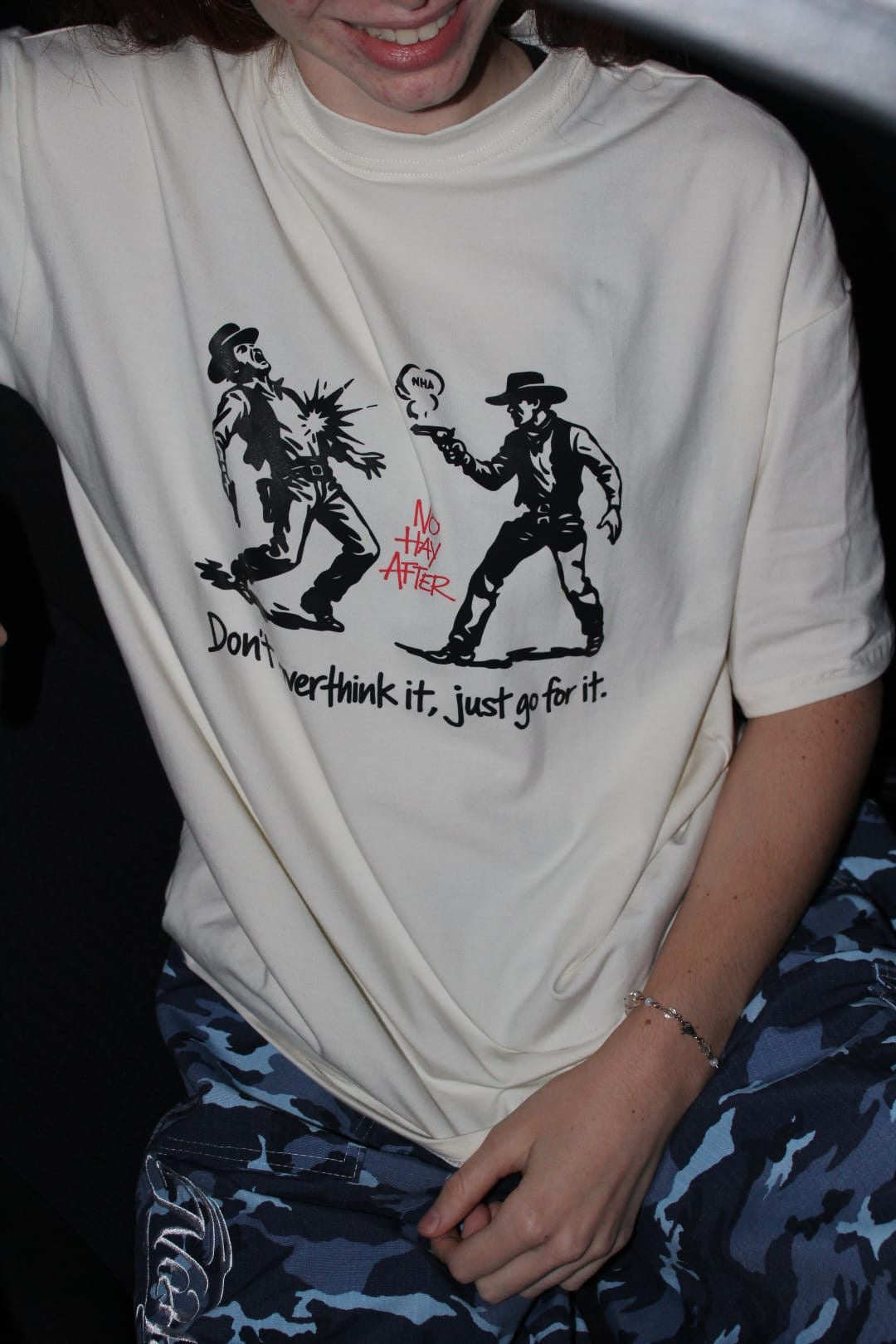 Remera Boxy Crema "Dispara"