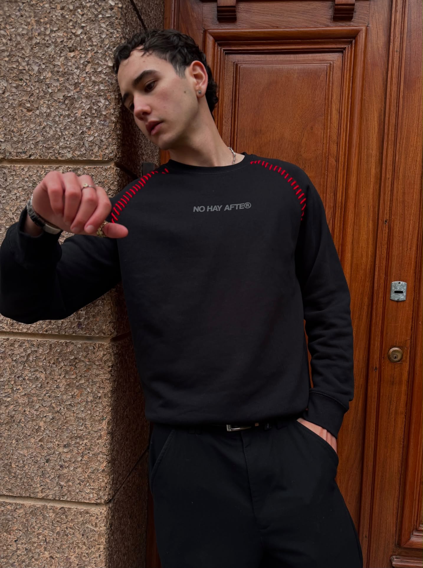 Buzo “Red Thread”